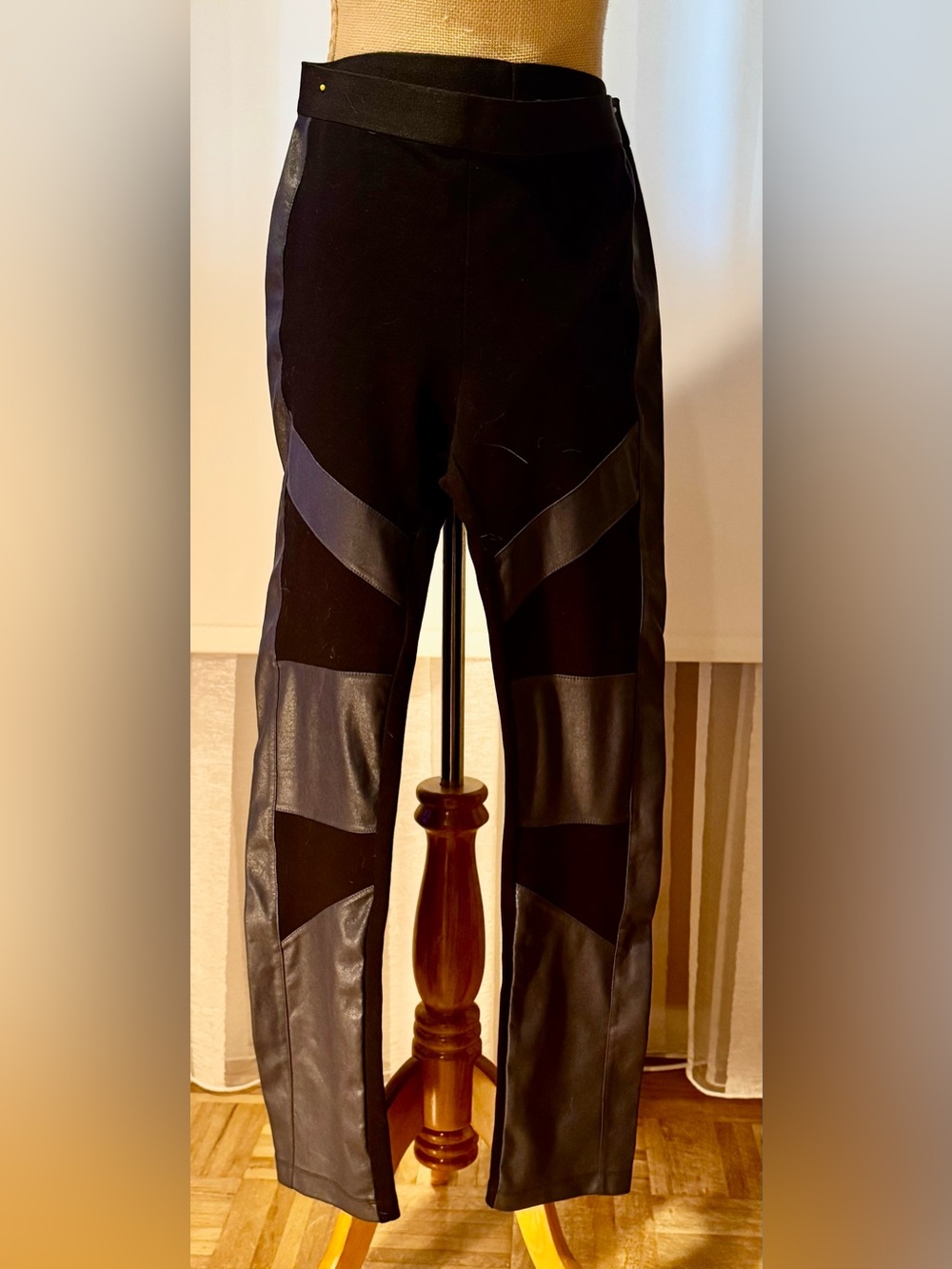 BCBGMaxAzria Black Stretch Leggings with Branded Tag, Size Medium